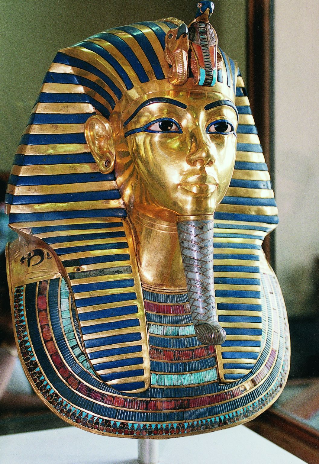 masque funéraire en or de Toutankhamon (1354-1346 avant J.-C.), pharaon de la XVIIIe dynastie (Nouvel Empire)