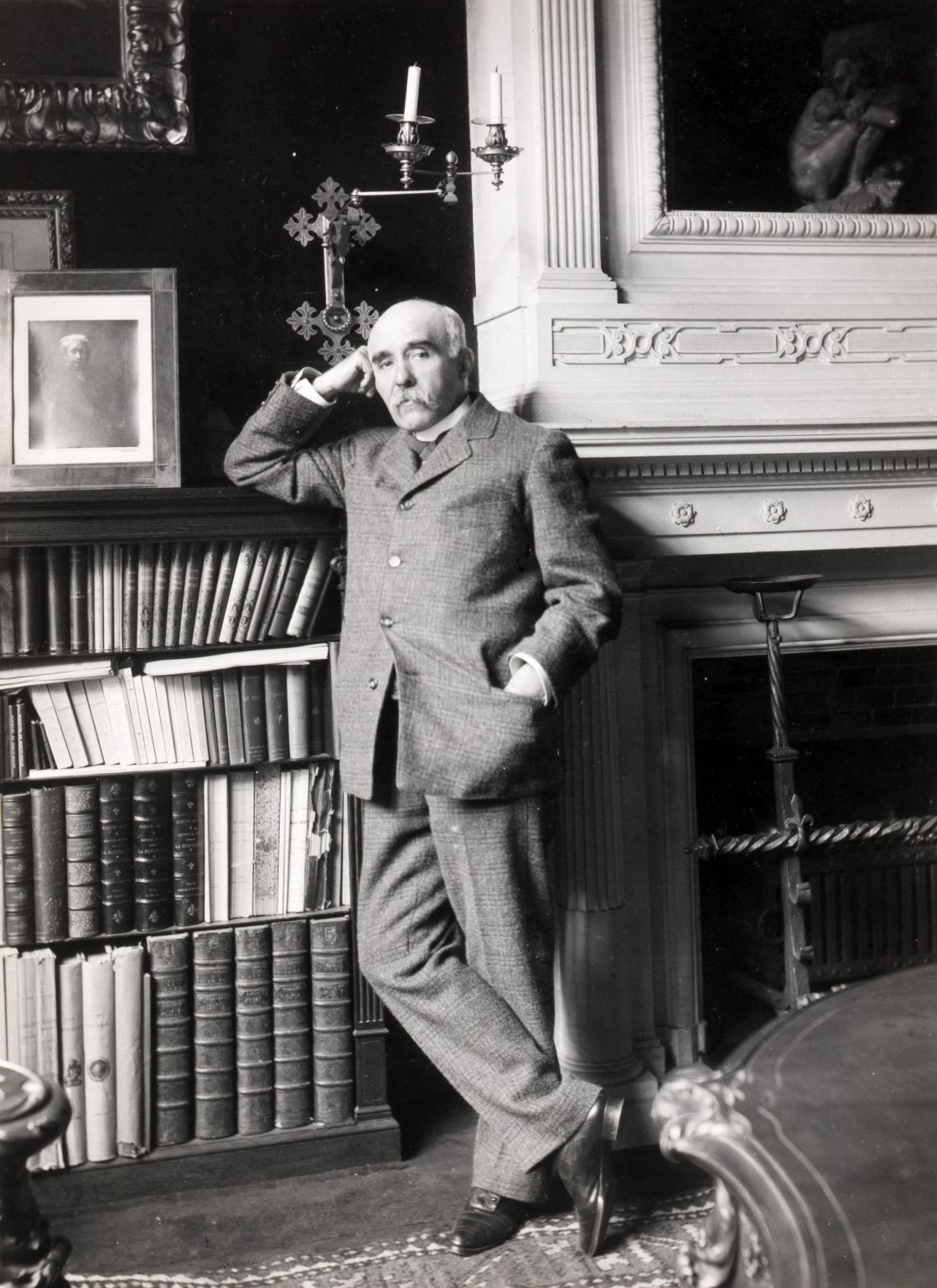 Georges Clemenceau dans son cabinet de travail de la rue Franklin