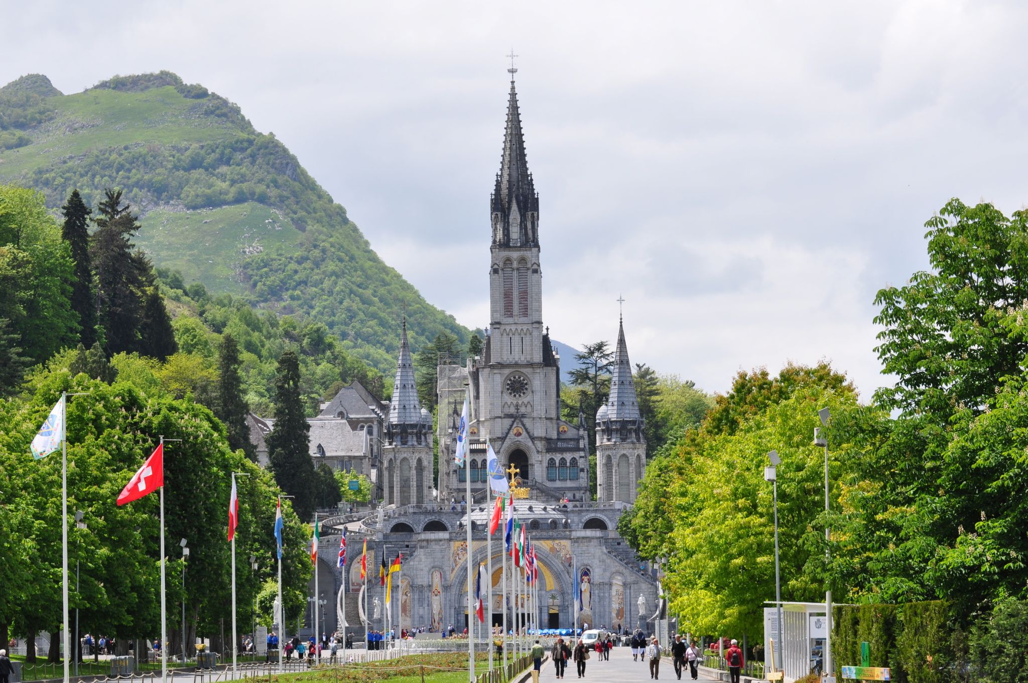 la basilique supérieure de Lourdes (1876)