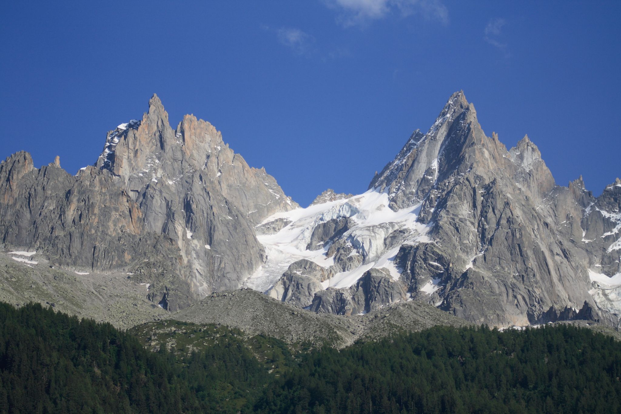 les Drus, dans le groupe de l’aiguille Verte, dans le massif du Mont-Blanc, France