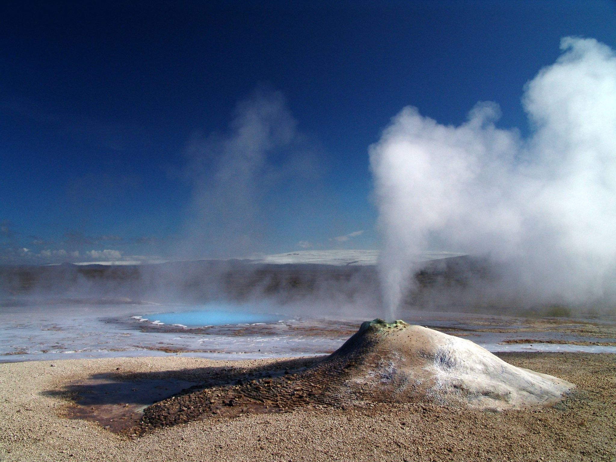 des geysers, sources d’eau chaude et de vapeur, Islande