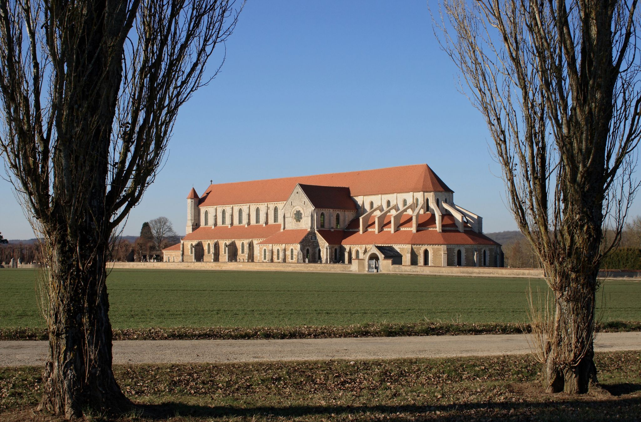 l’abbaye cistercienne de Pontigny (fondée en 1114), Yonne