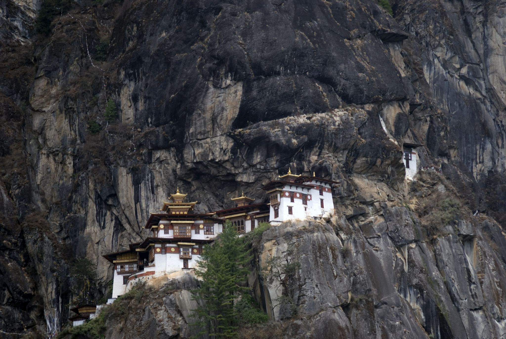 monastère bouddhiste de Taktshang (« la tanière du tigre ») surplombant la vallée de Taro, Bhoutan