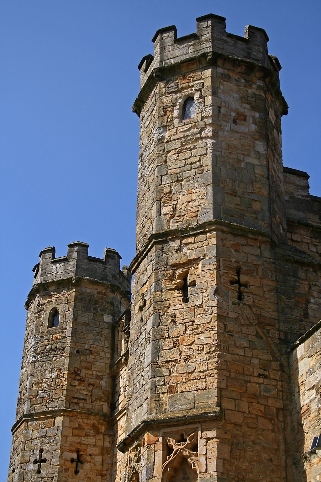 le donjon d’un château médiéval (Grande-Bretagne)