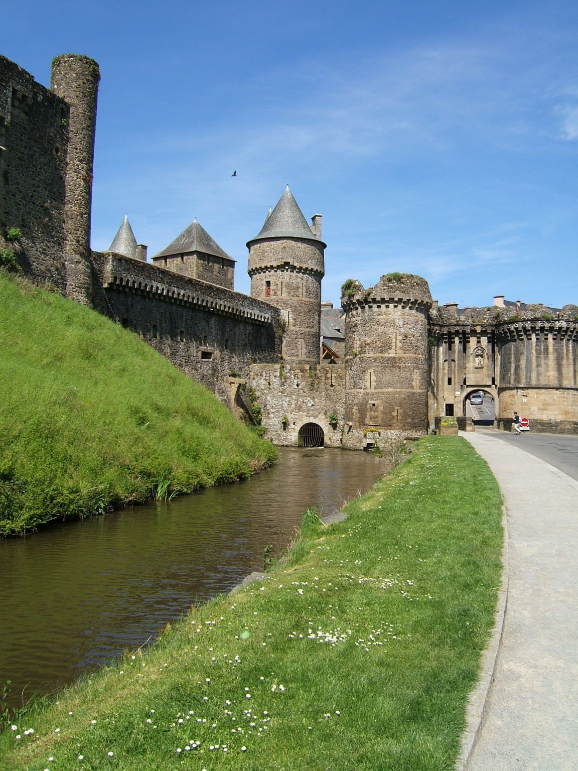les douves du château de Fougères (France)
