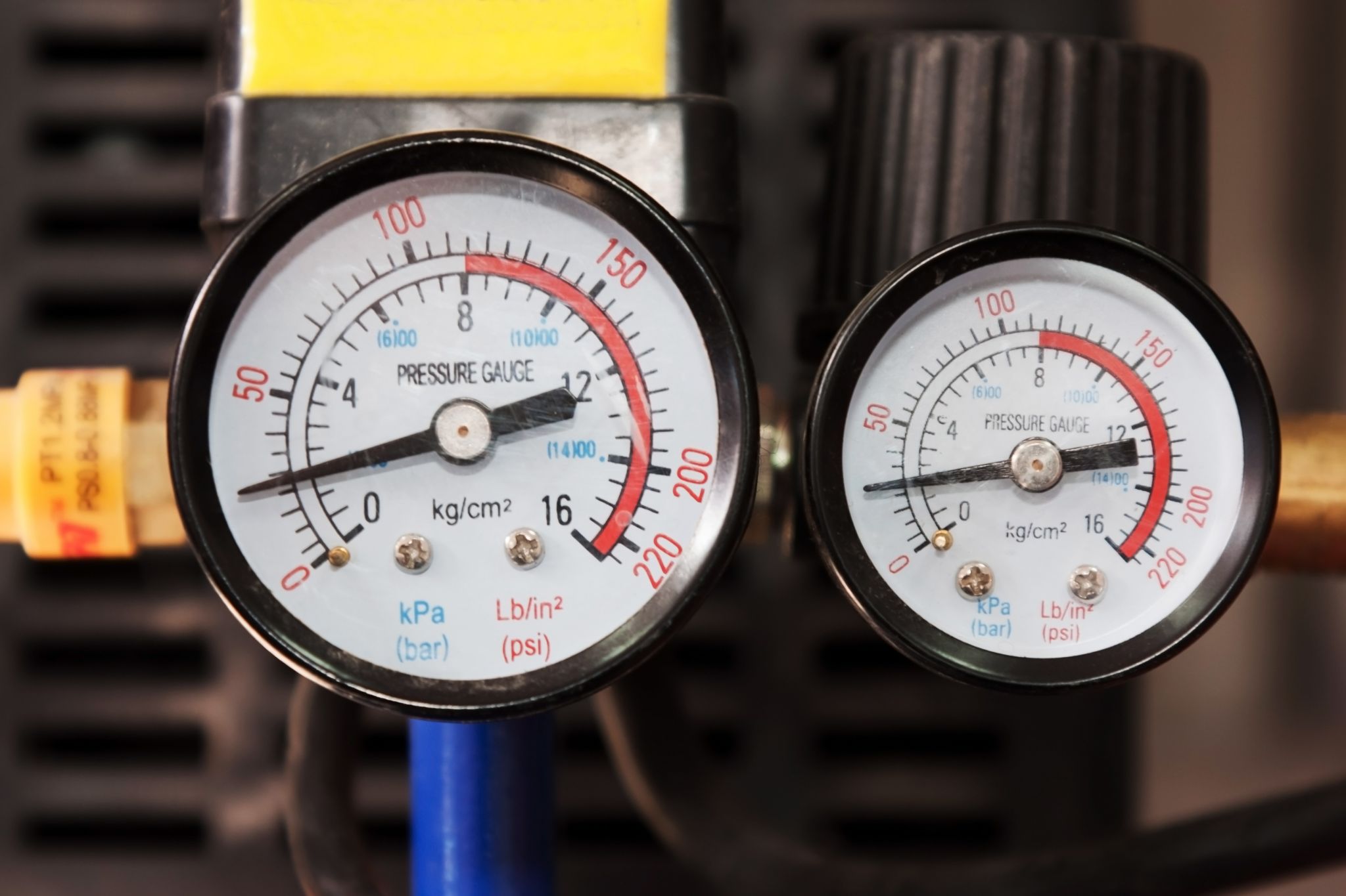 des manomètres servant à mesurer la pression d’un gaz
