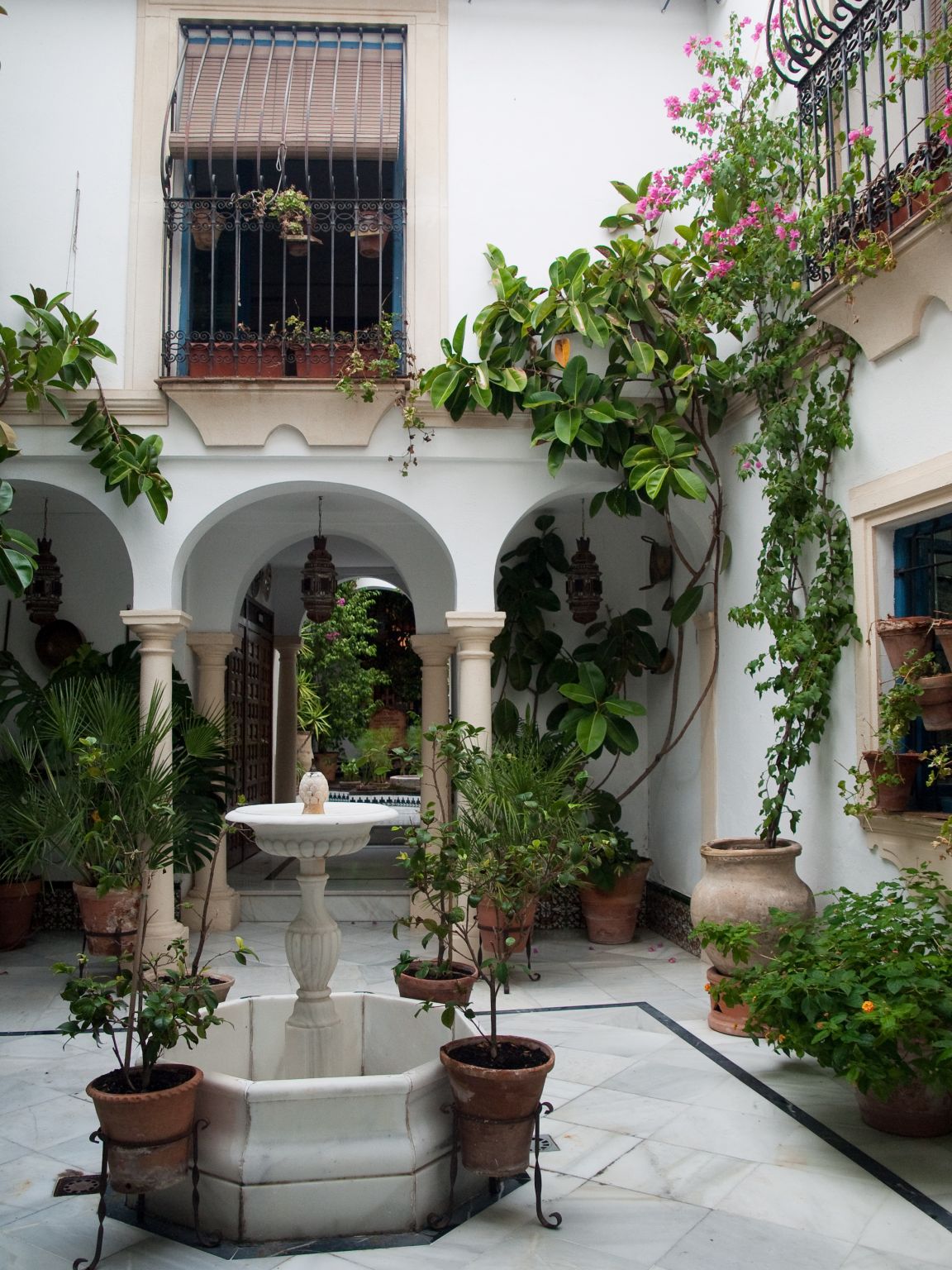 un patio dans une maison espagnole