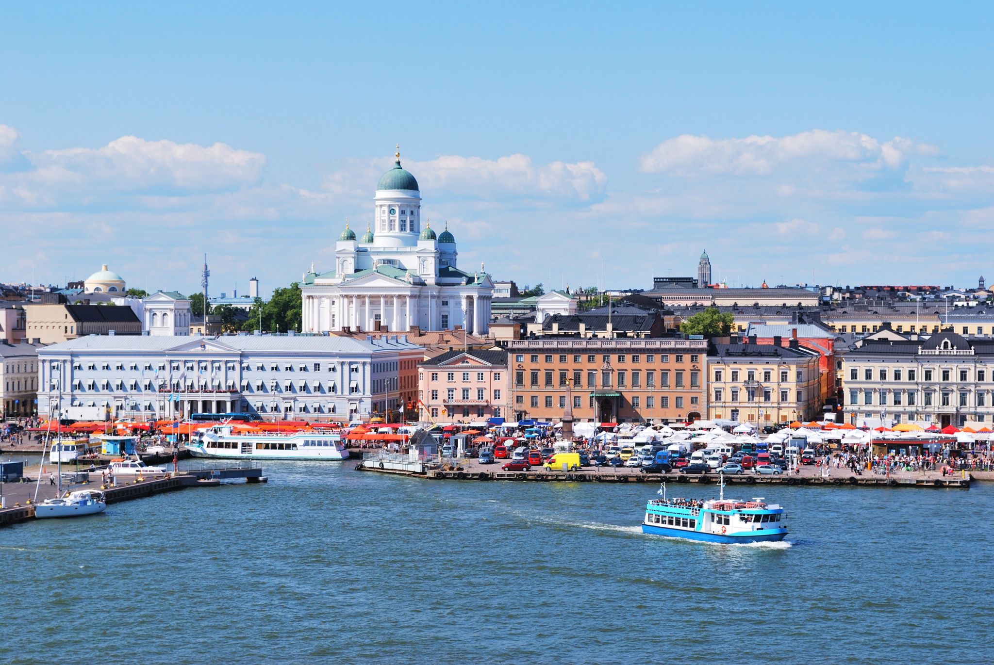 la cathédrale luthérienne et le port d’Helsinki (Finlande)
